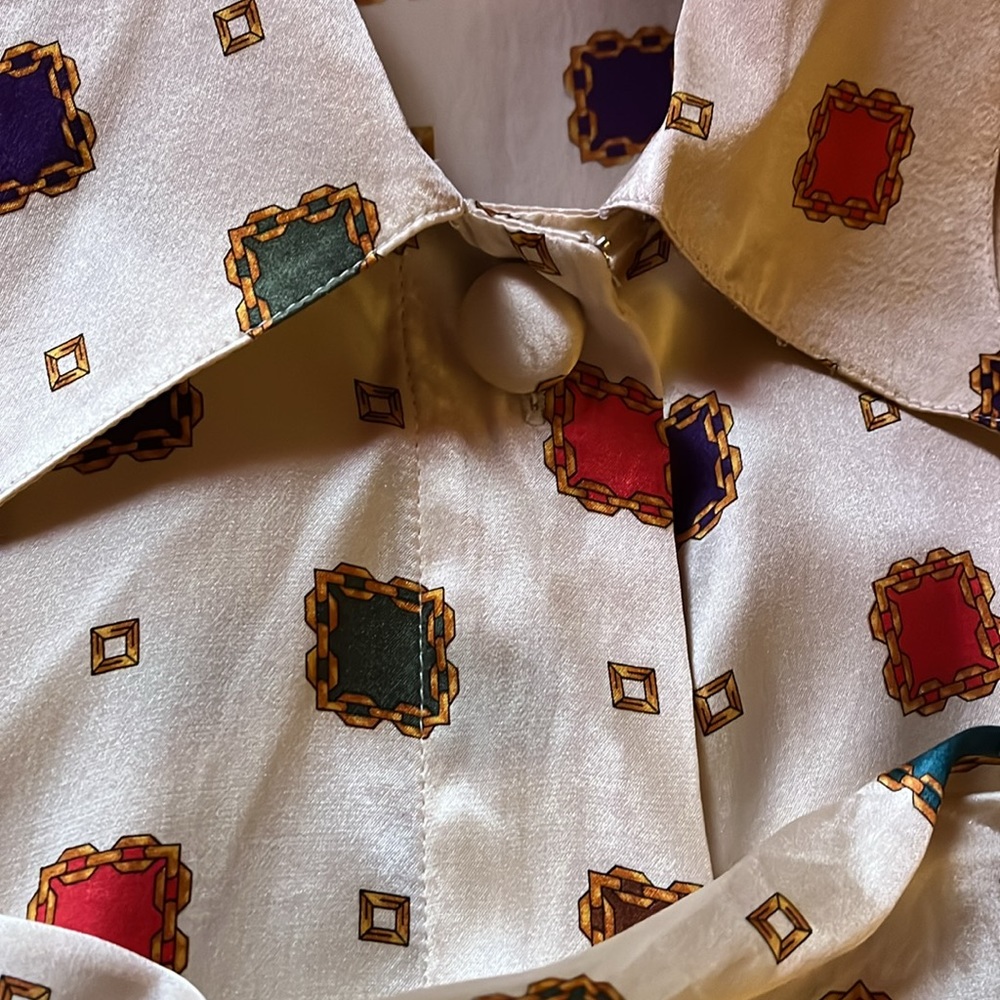 100% silk button up blouse - Picture 2 of 8